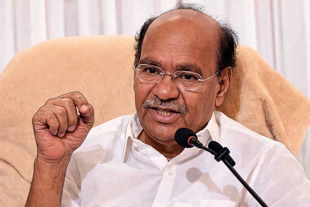 தளபதிக்கு மகுடம் சூட்டுவாரா ‘அய்யா’?